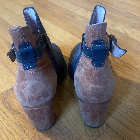 El Naturalista Women's 472 Colibri Ankle Bootie - Picture 4 of 9